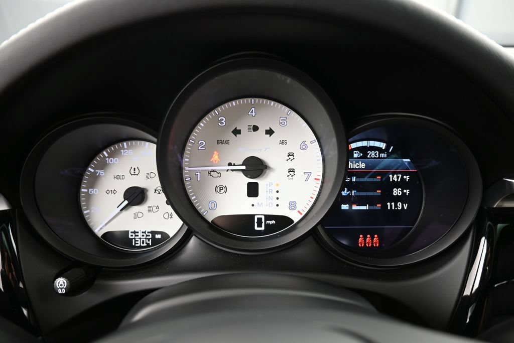 Certified 2024 Porsche Macan Turbo AWD/4WD image 18