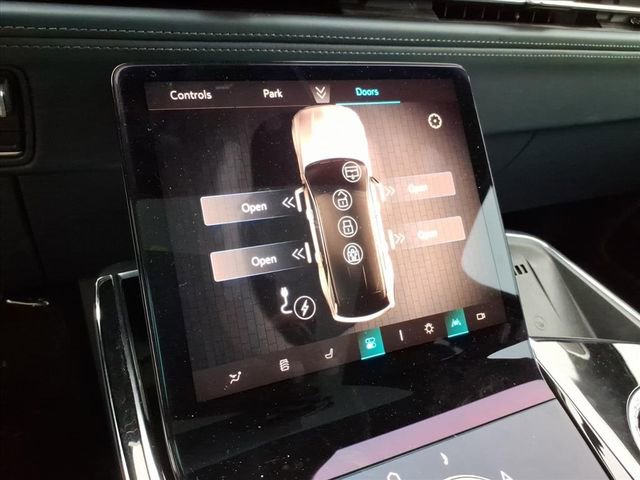 Certified 2025 Cadillac Escalade IQ Luxury 2 w/ LPO, Radiant Package image 32