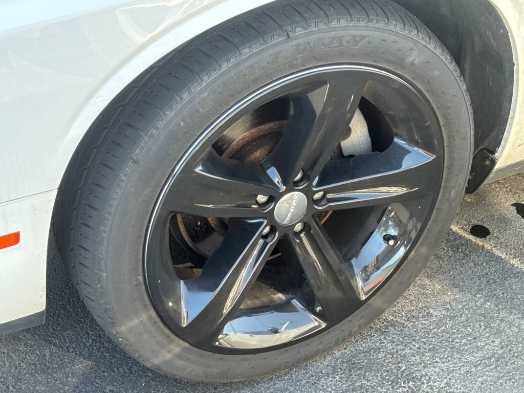 Used 2015 Dodge Challenger R/T w/ Quick Order Package 22B R/T RWD image 9