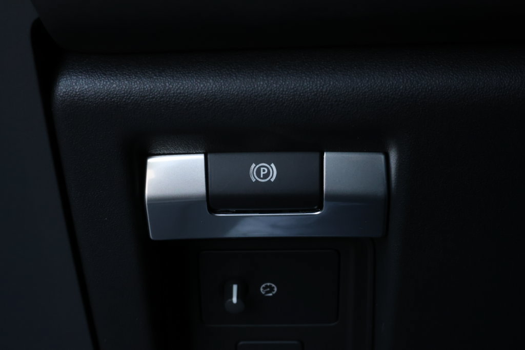 New 2026 Land Rover Defender 110 X-Dynamic SE AWD/4WD image 17
