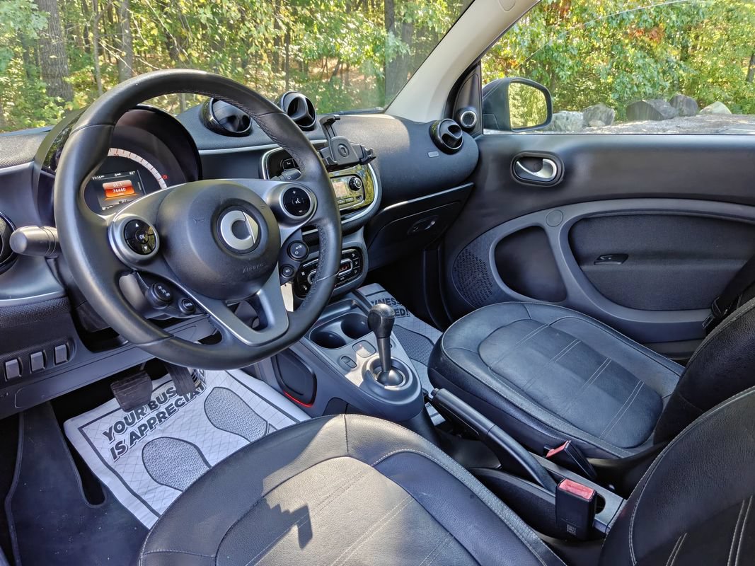 Used 2016 smart fortwo Prime RWD image 17