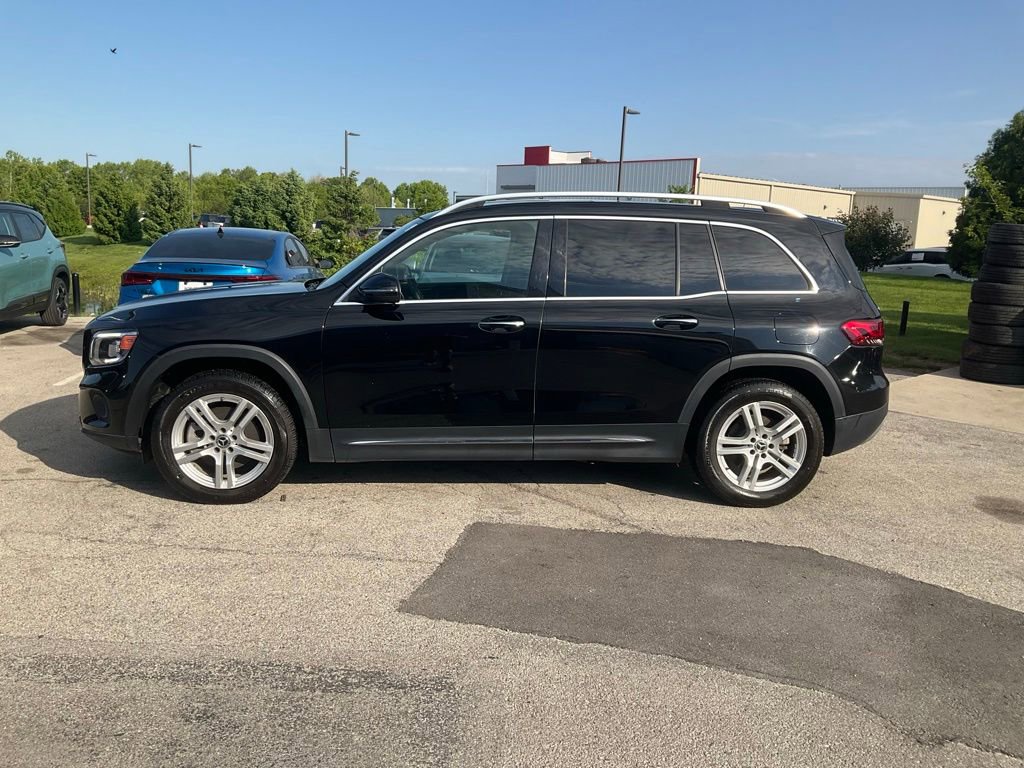 Used 2023 Mercedes-Benz GLB 250 4MATIC w/ Premium Package image 4