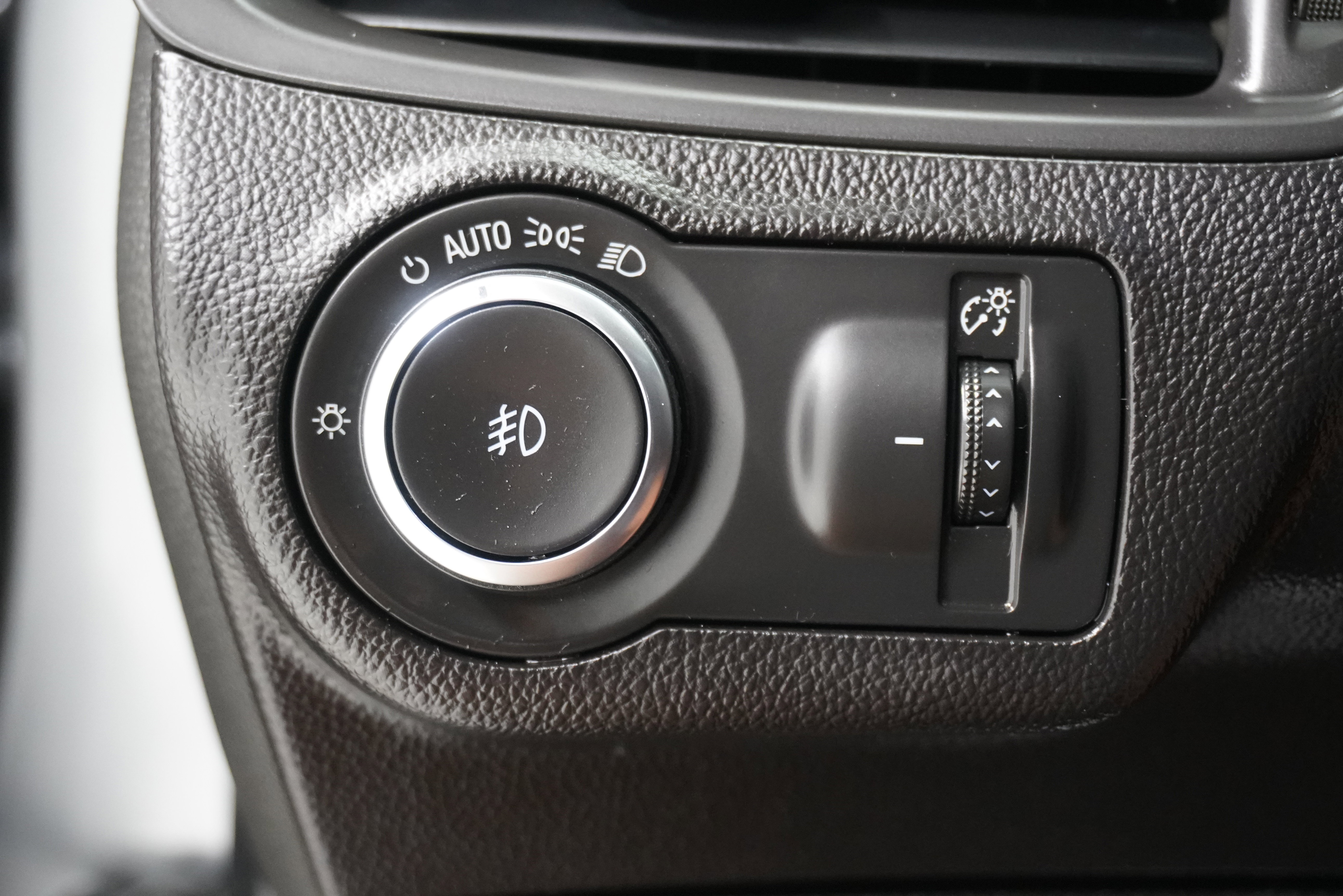 Used 2020 Buick Envision Essence image 24