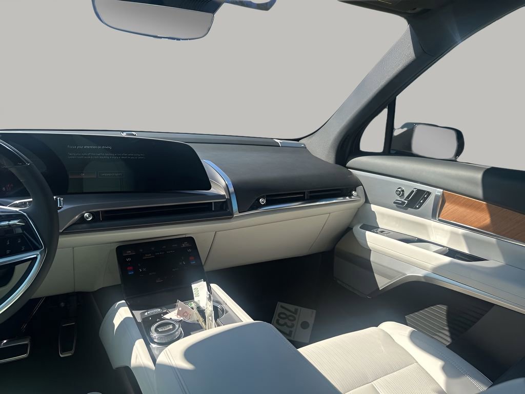 New 2026 Cadillac Vistiq Luxury w/ LPO, Floor Liner Package AWD/4WD image 24