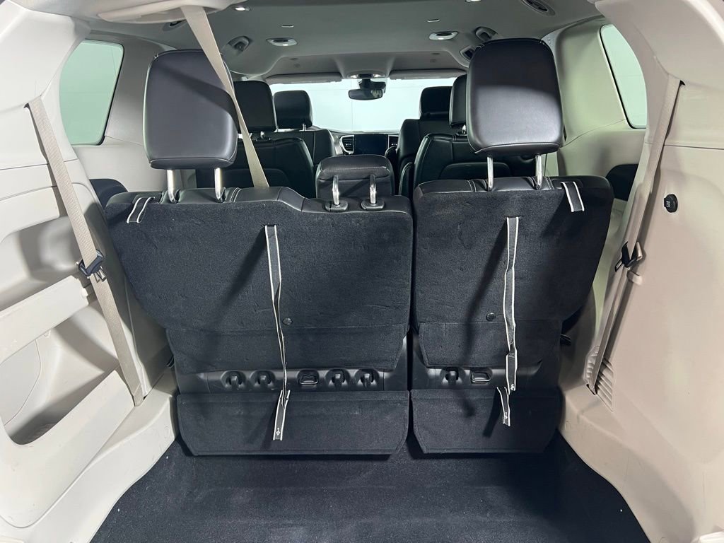 Used 2024 Chrysler Pacifica Touring-L image 31