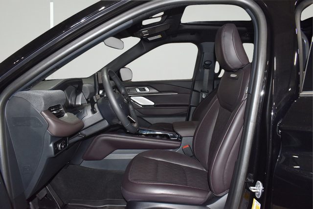 Used 2026 Ford Explorer Platinum AWD/4WD image 35