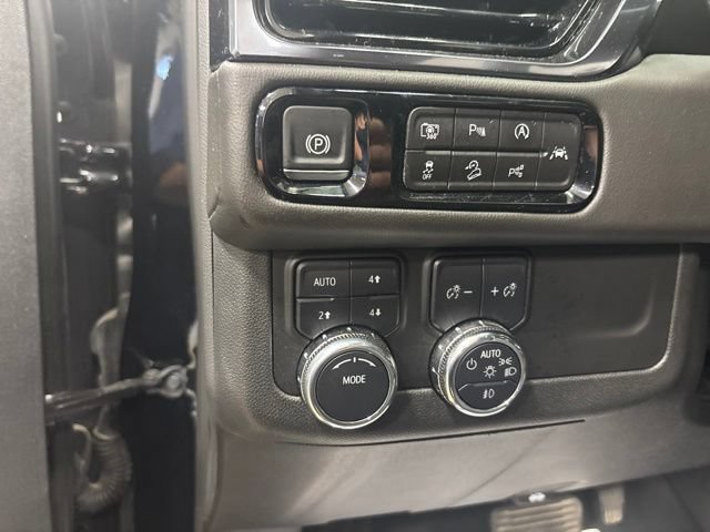 Used 2025 GMC Yukon AT4 AWD/4WD image 44