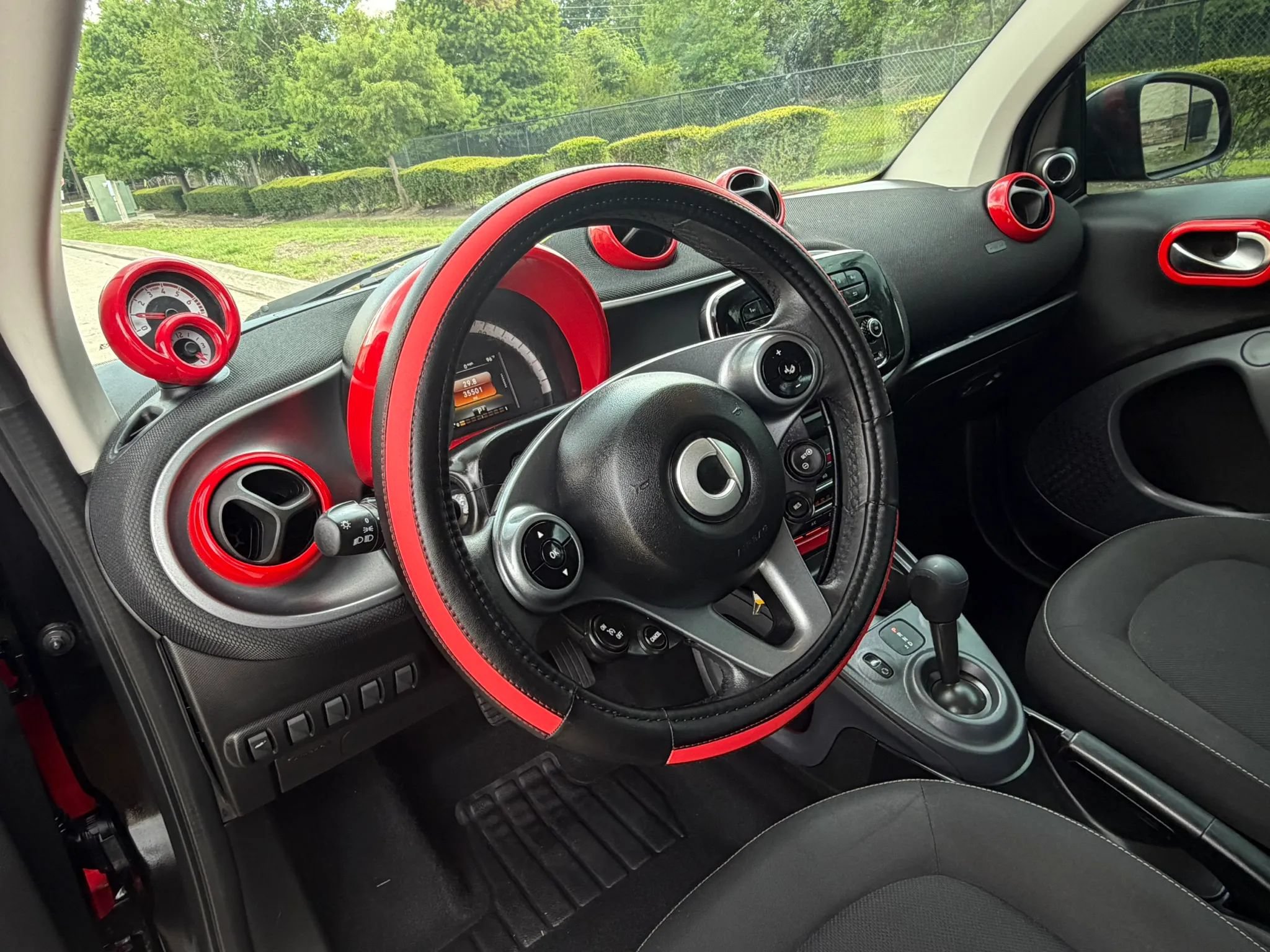 Used 2017 smart fortwo passion RWD image 12