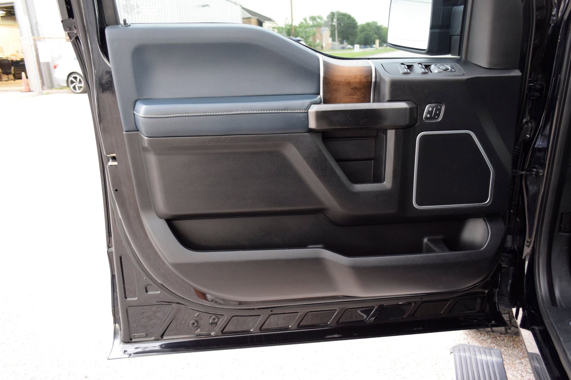 Used 2018 Ford F150 Limited w/ Trailer Tow Package AWD/4WD image 19