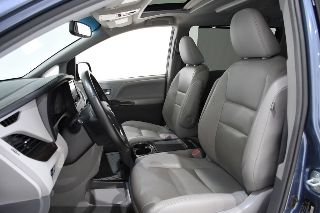 Used 2015 Toyota Sienna XLE Premium FWD image 21