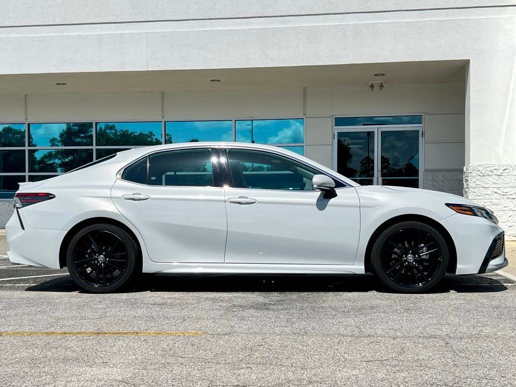 Used 2023 Toyota Camry XSE image 3
