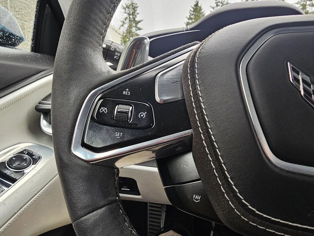 Used 2021 Chevrolet Corvette Stingray Premium Cpe w/ Z51 Performance Package RWD image 29