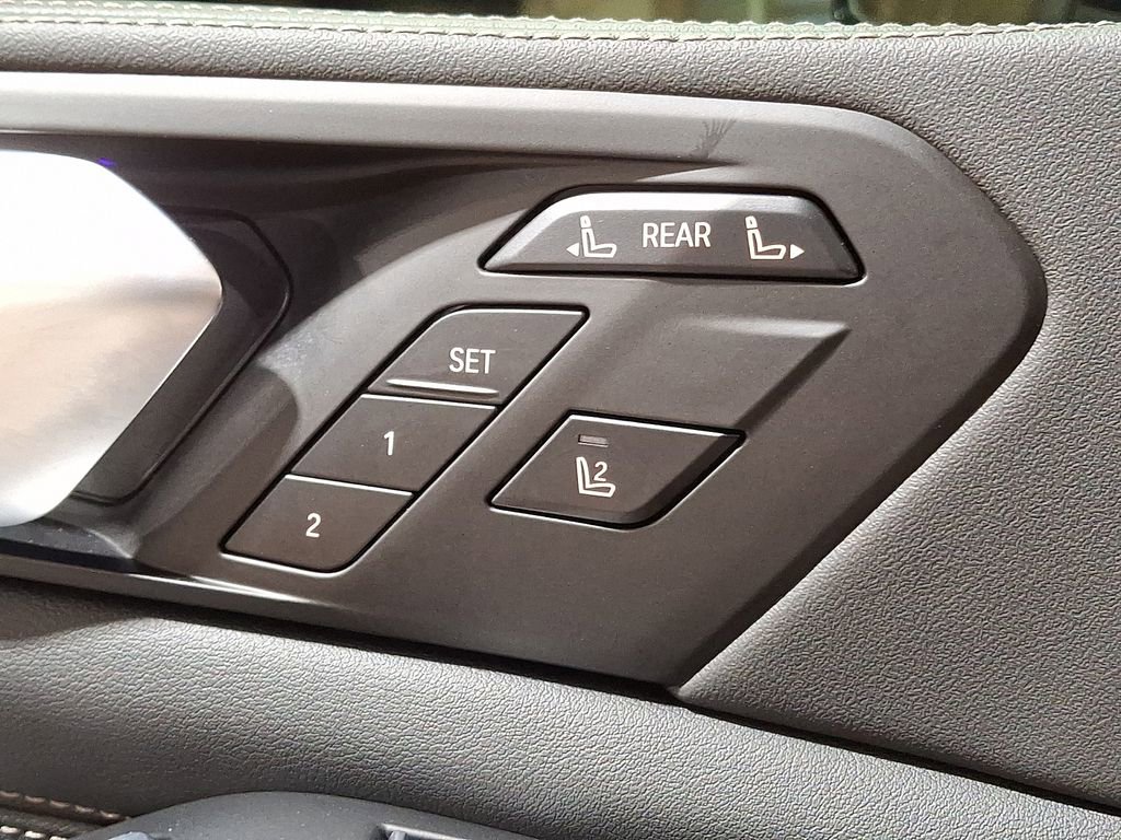 Used 2024 BMW X7 xDrive40i w/ M Sport Package image 23