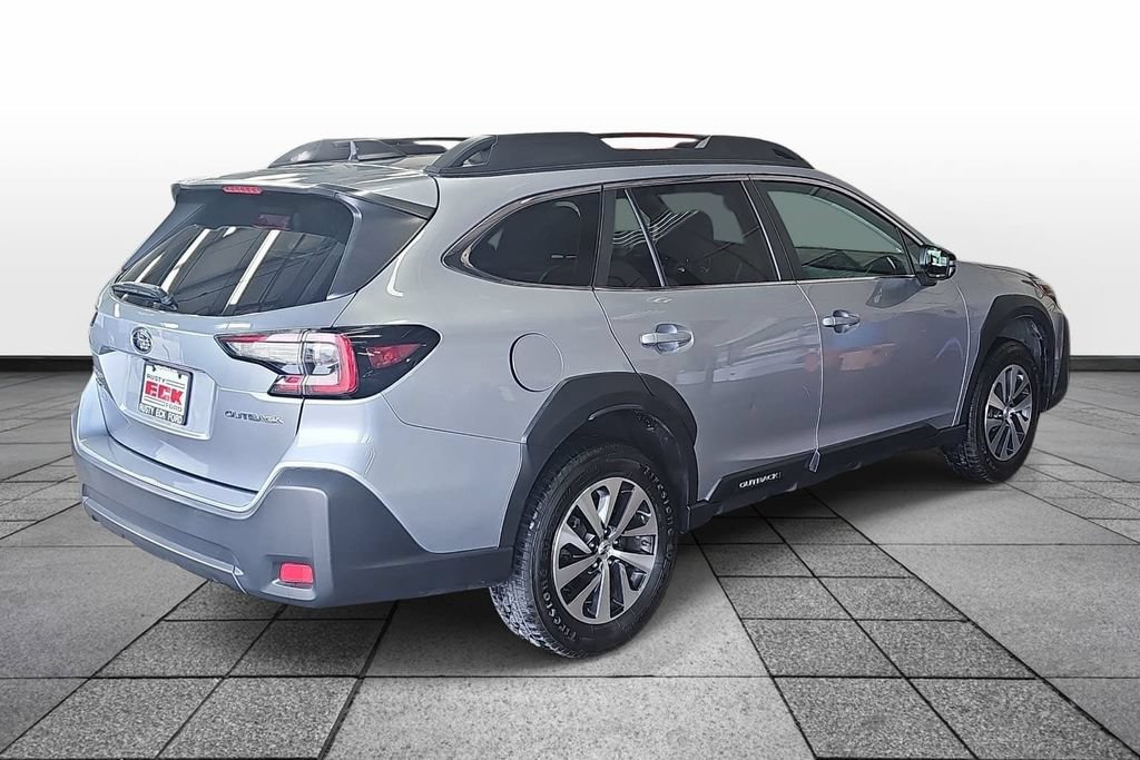 Used 2023 Subaru Outback Premium AWD/4WD image 5