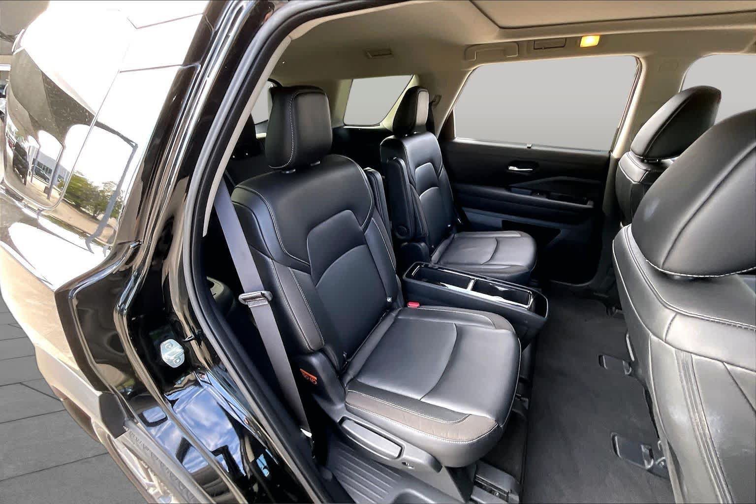 Used 2024 Nissan Pathfinder SL w/ SL Premium Package FWD image 19