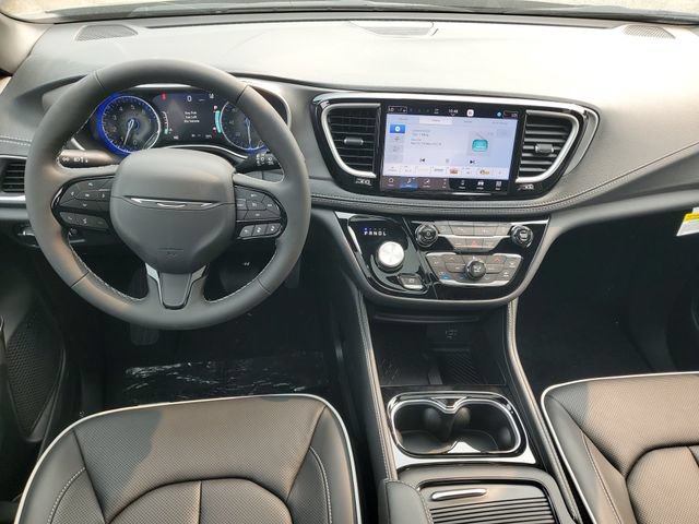New 2027 Chrysler Pacifica Limited w/ Family Tech Group AWD/4WD image 13