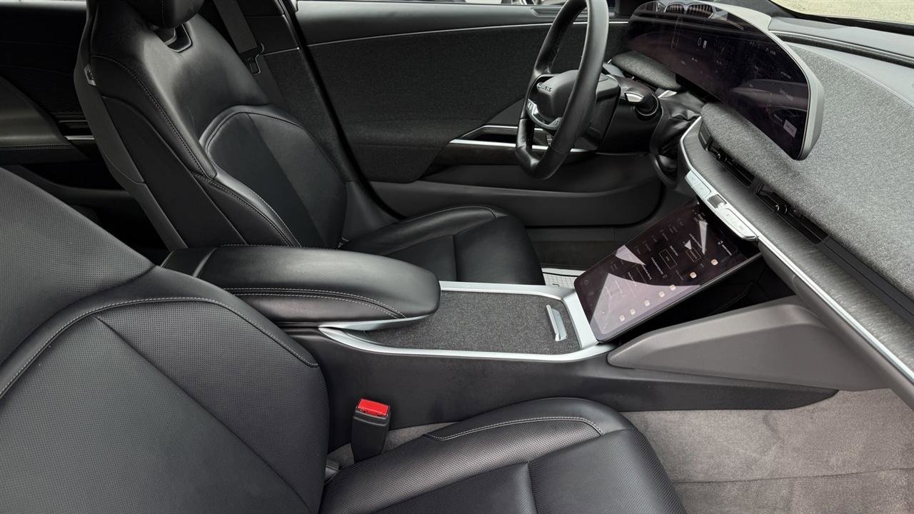 Used 2024 Lucid Air Touring image 42