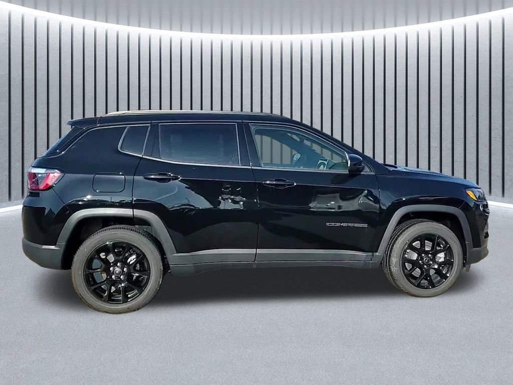 New 2026 Jeep Compass Latitude image 2