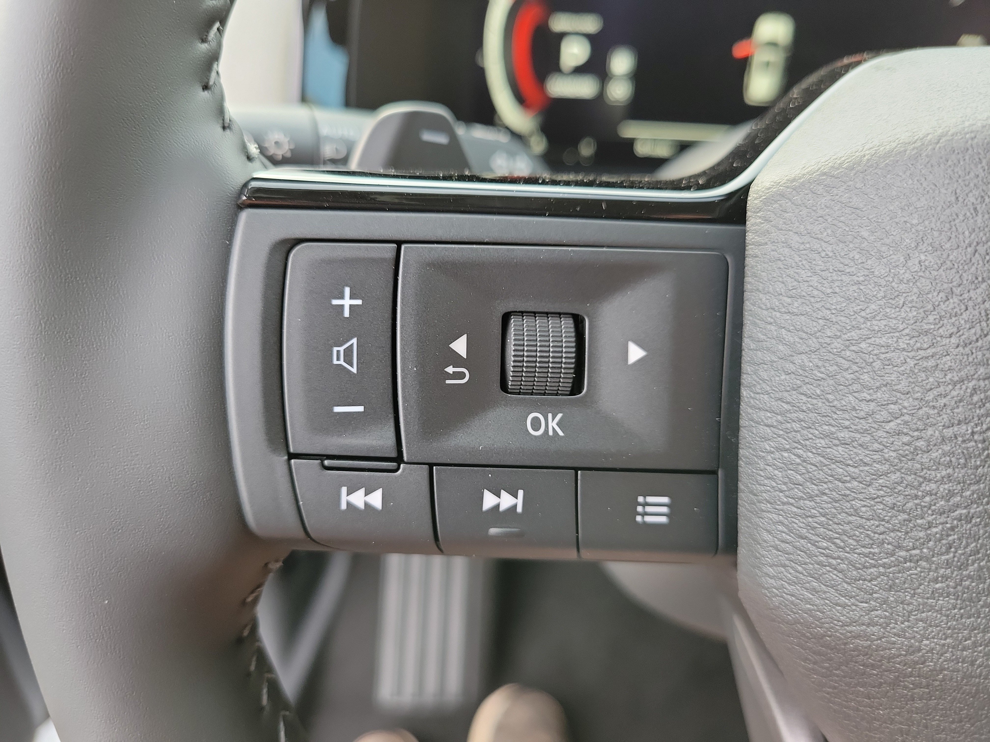 New 2026 Nissan Pathfinder SL w/ Cargo Package FWD image 21