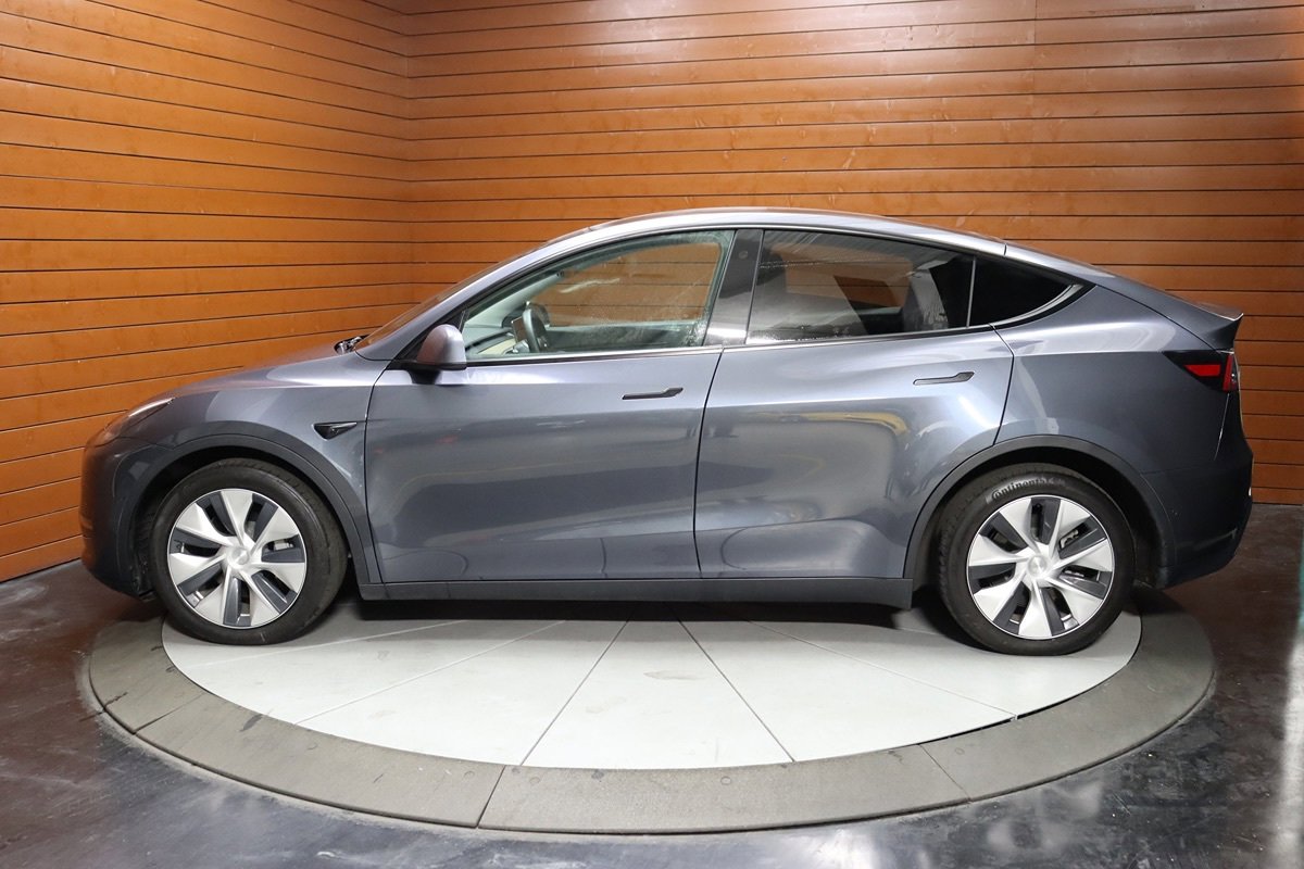 Used 2024 Tesla Model Y Long Range AWD/4WD image 9