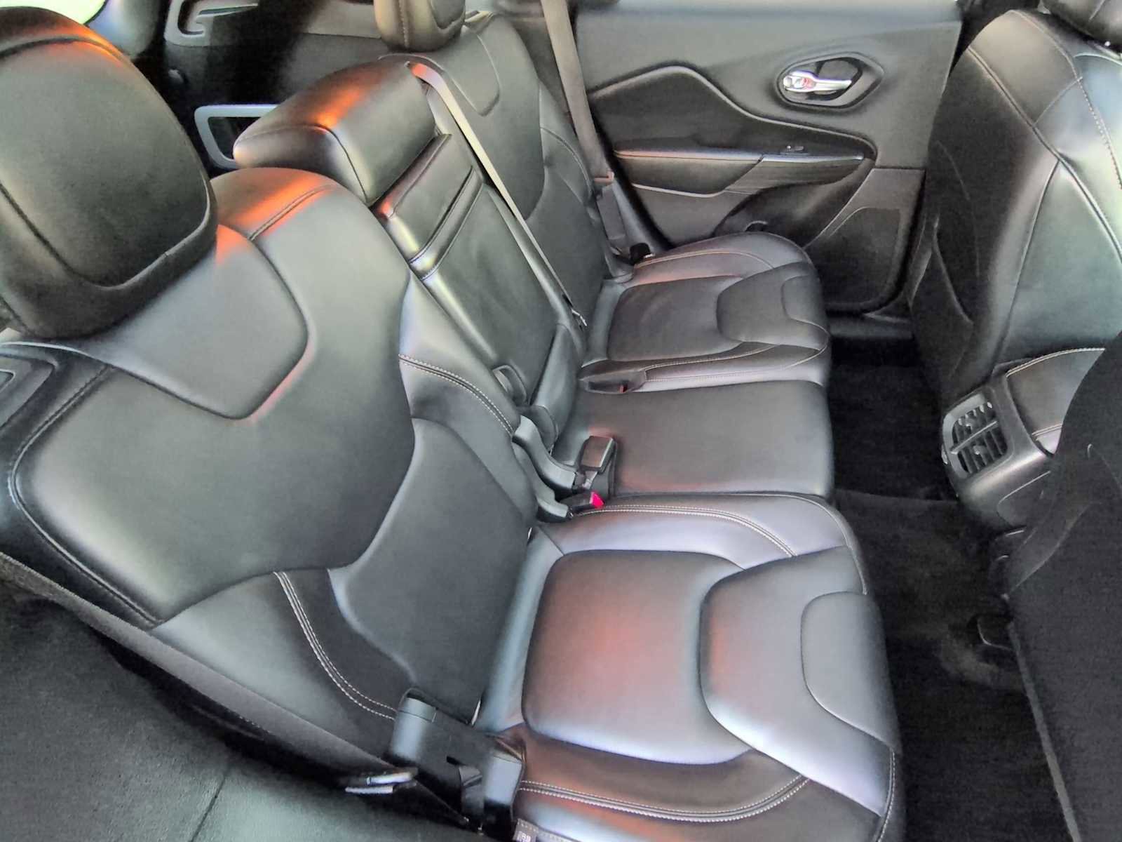 Used 2016 Jeep Cherokee Limited image 22