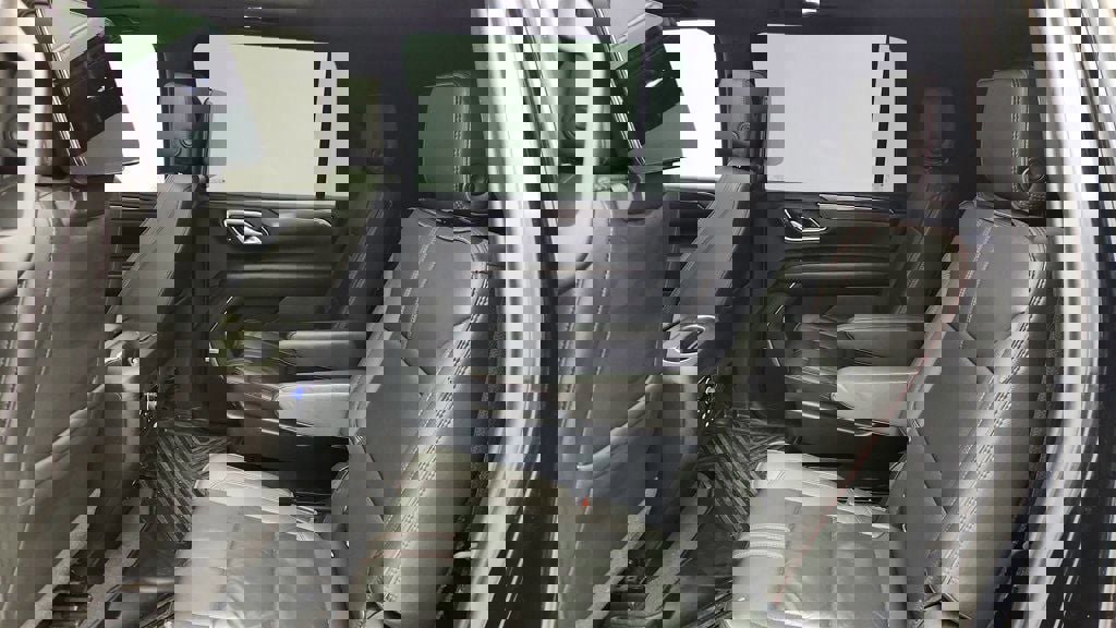 Used 2021 Chevrolet Suburban RST w/ Luxury Package image 22