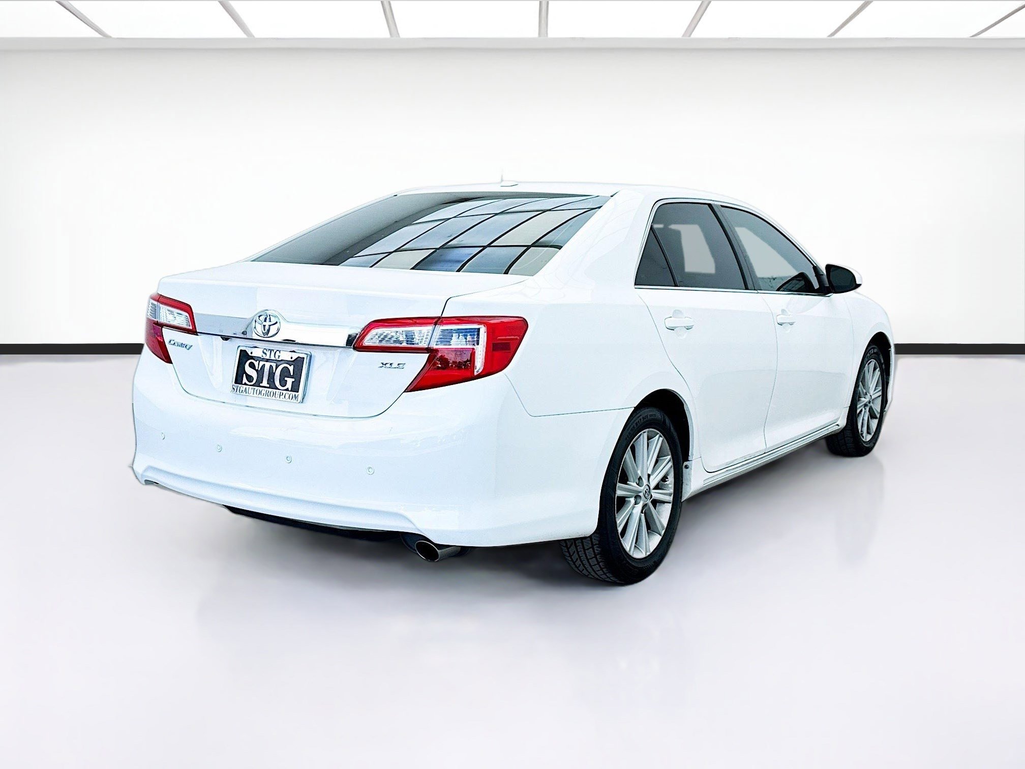 Used 2013 Toyota Camry XLE w/ Leather Pkg image 4