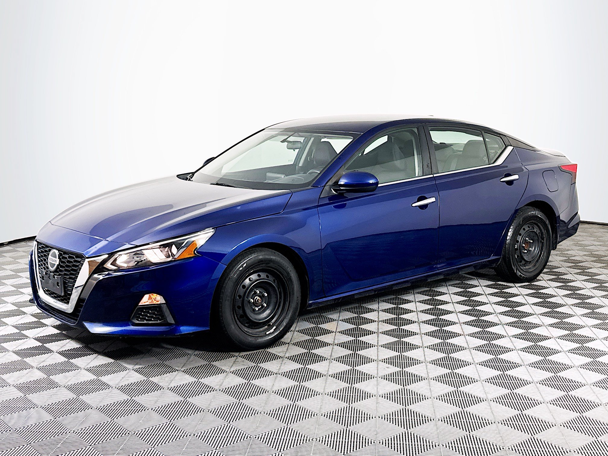 Used 2020 Nissan Altima 2.5 S FWD image 4