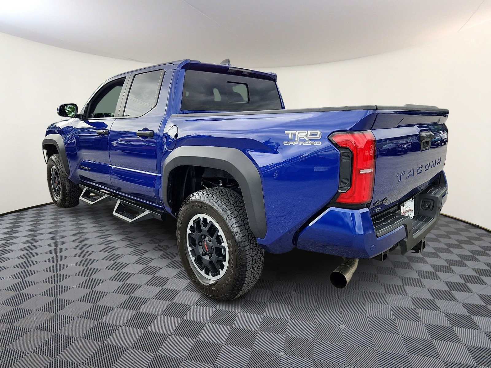Used 2024 Toyota Tacoma TRD Off-Road AWD/4WD image 4