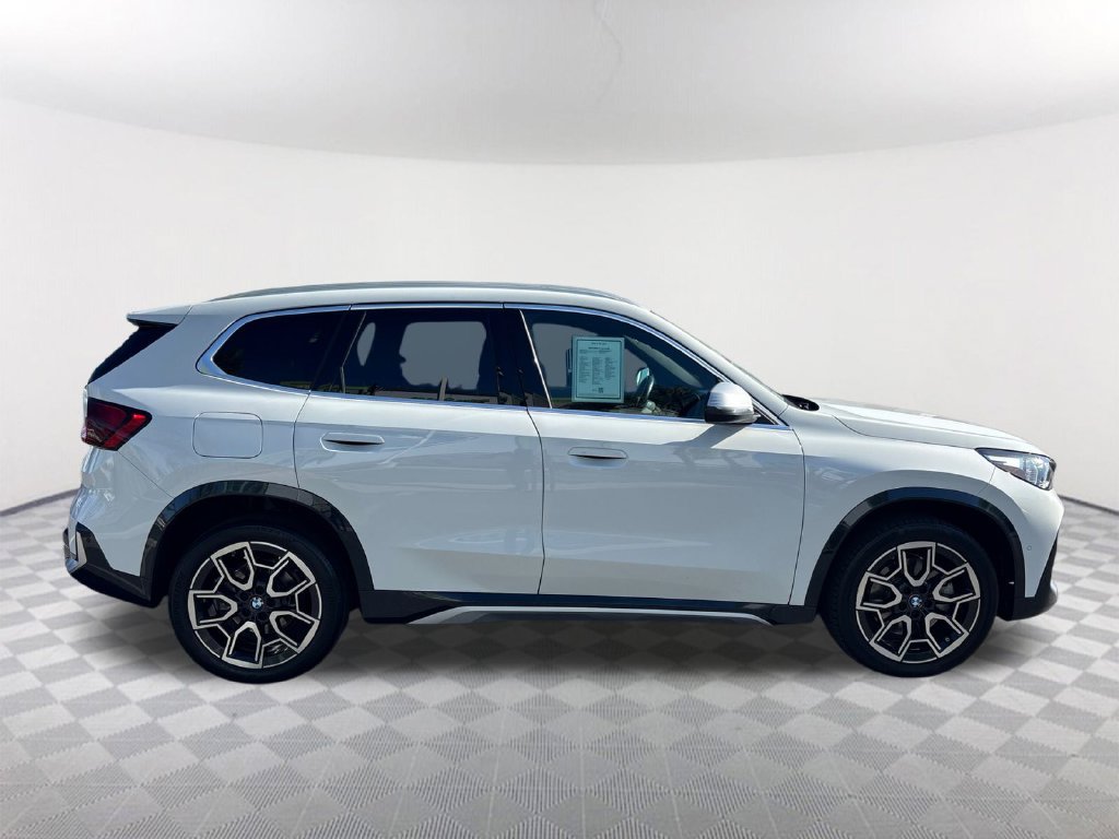 Used 2023 BMW X1 xDrive28i w/ Convenience Package AWD/4WD image 3