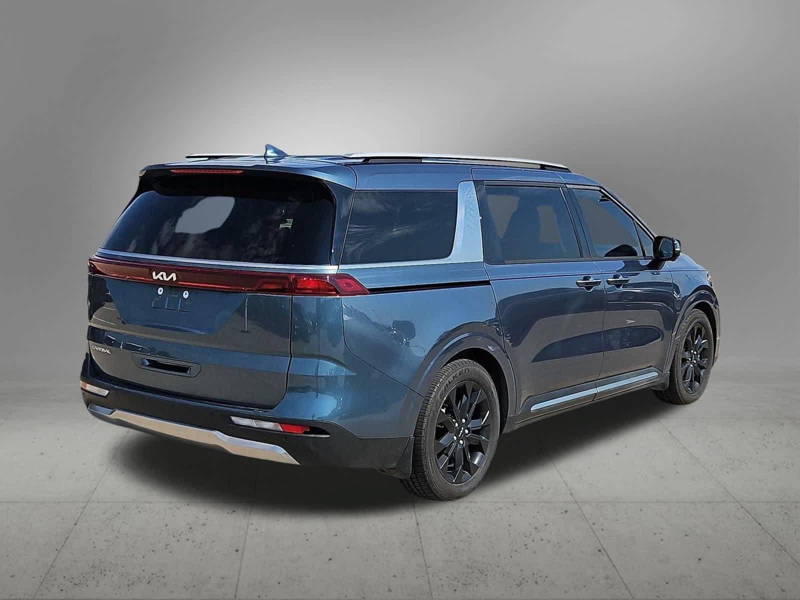 Used 2023 Kia Carnival SX FWD image 6