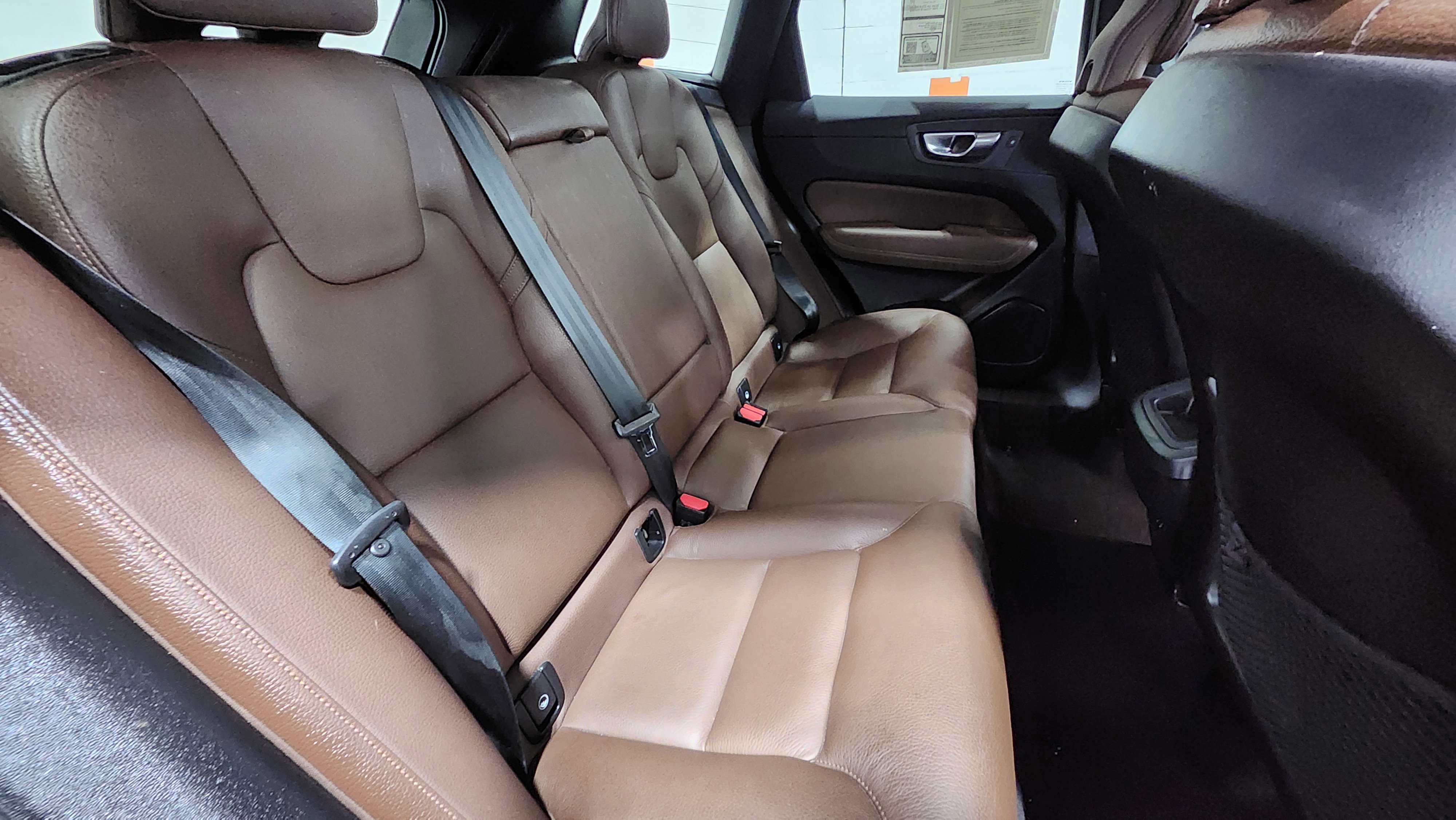 Used 2024 Volvo XC60 B5 Plus image 20