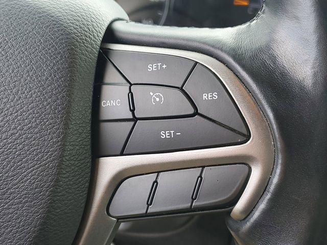 Used 2020 Jeep Grand Cherokee Laredo image 18