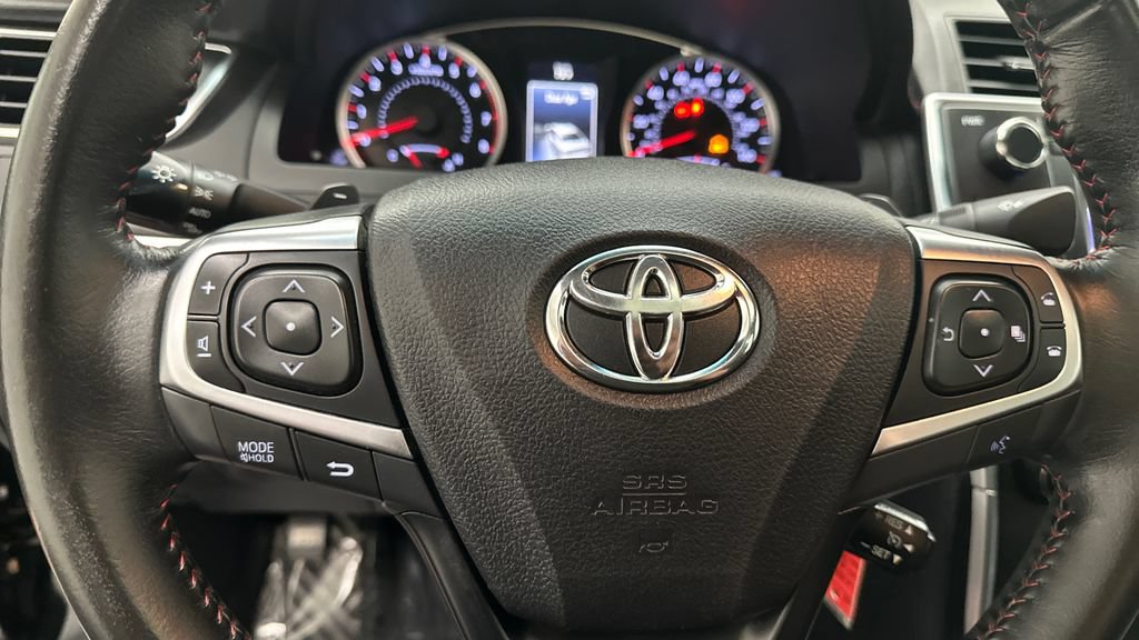 Used 2016 Toyota Camry SE w/ Moonroof Package FWD image 15