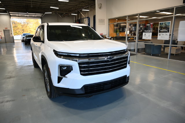 New 2027 Chevrolet Traverse LT w/ LPO, Floor Liner Package AWD/4WD image 3
