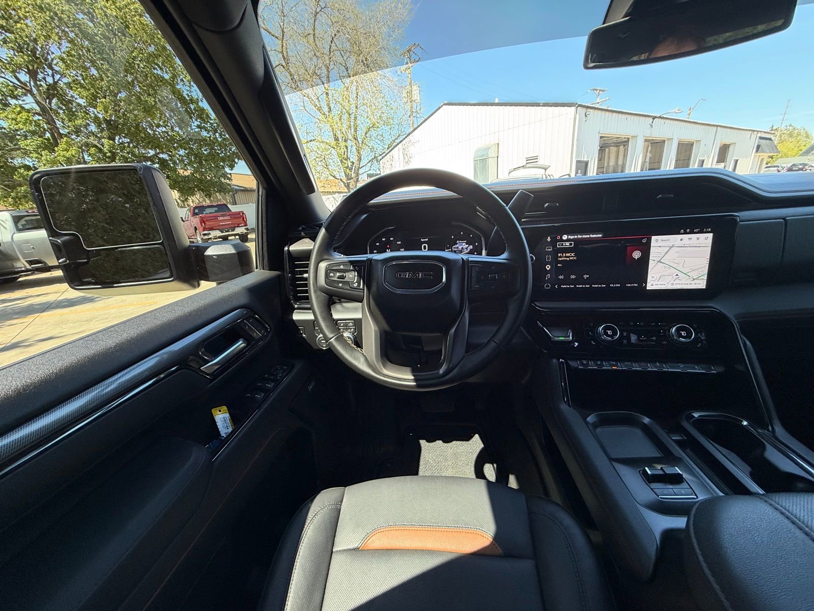 Used 2026 GMC Sierra 2500 AT4 AWD/4WD image 2