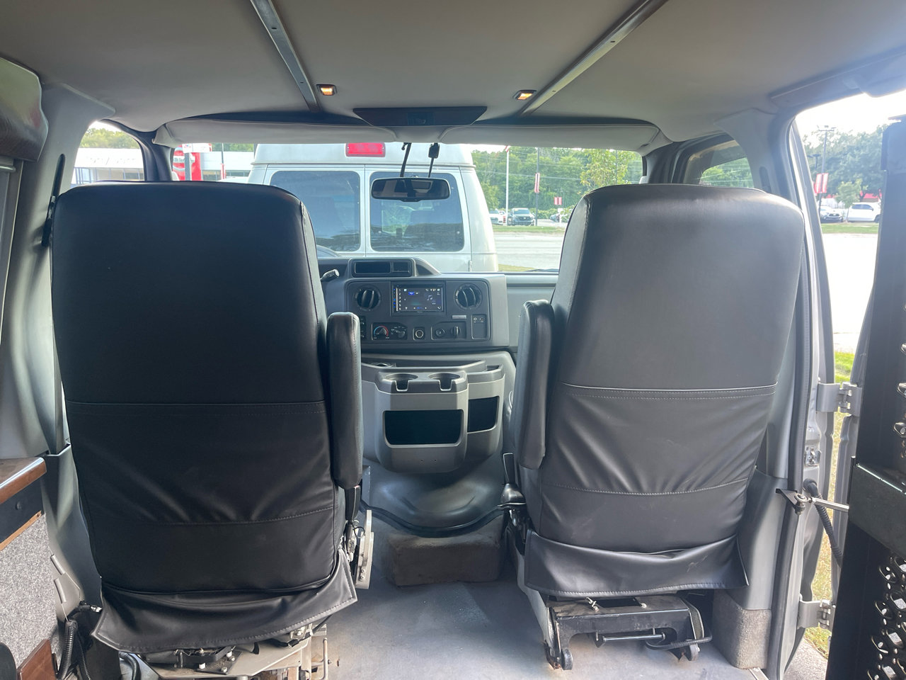 Used 2011 Ford E-250 and Econoline 250 w/ RV Plus Pkg image 4