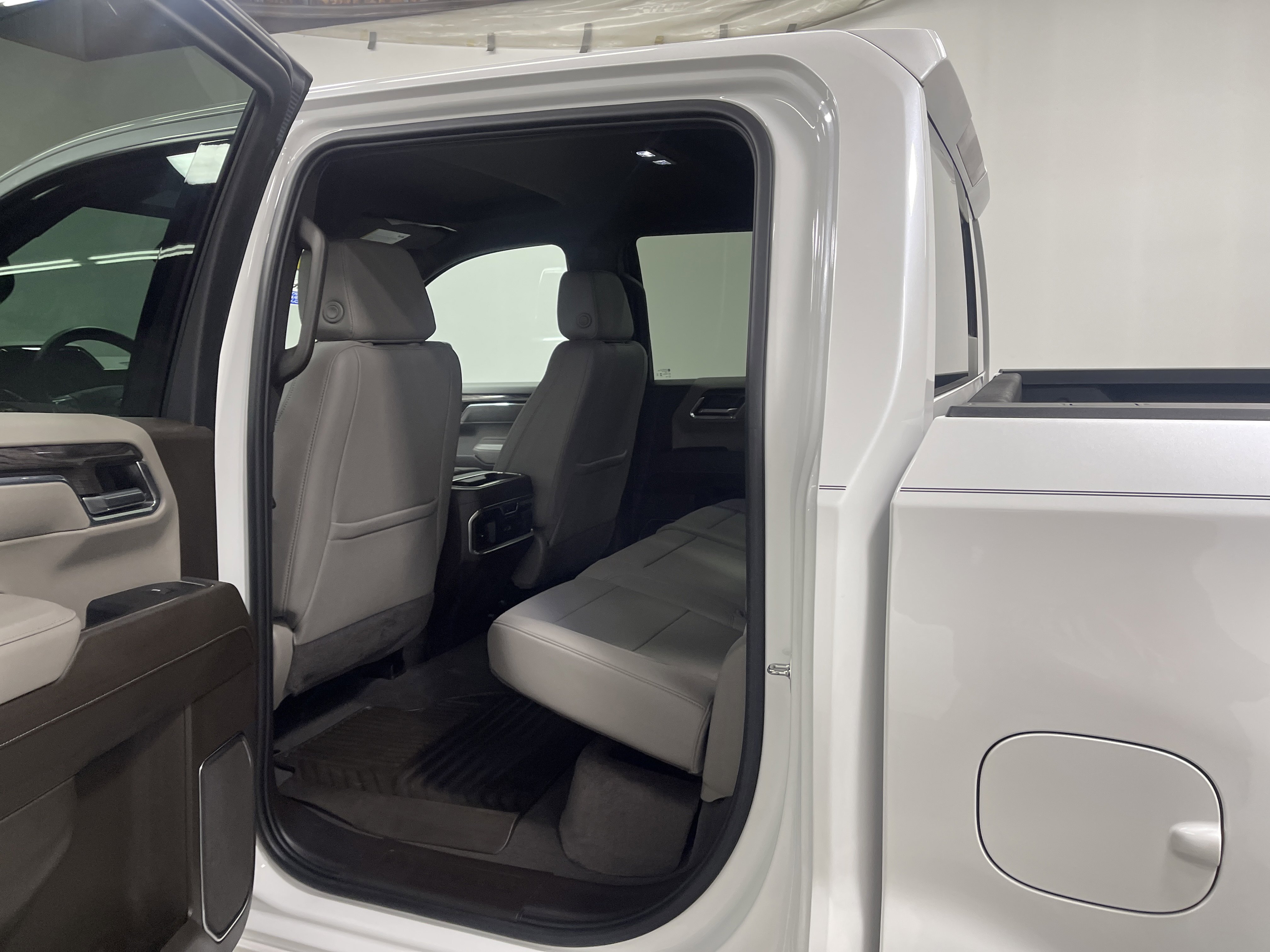 Used 2024 Chevrolet Silverado 1500 LTZ w/ LTZ Convenience Package II AWD/4WD image 13