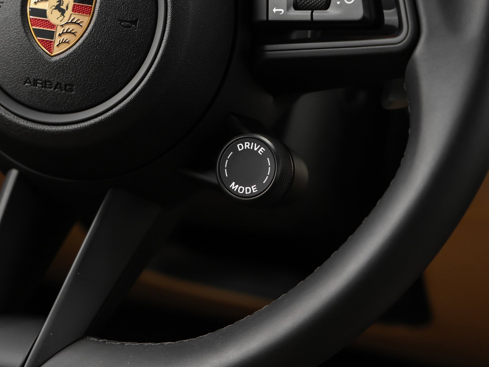 Certified 2025 Porsche Cayenne image 29