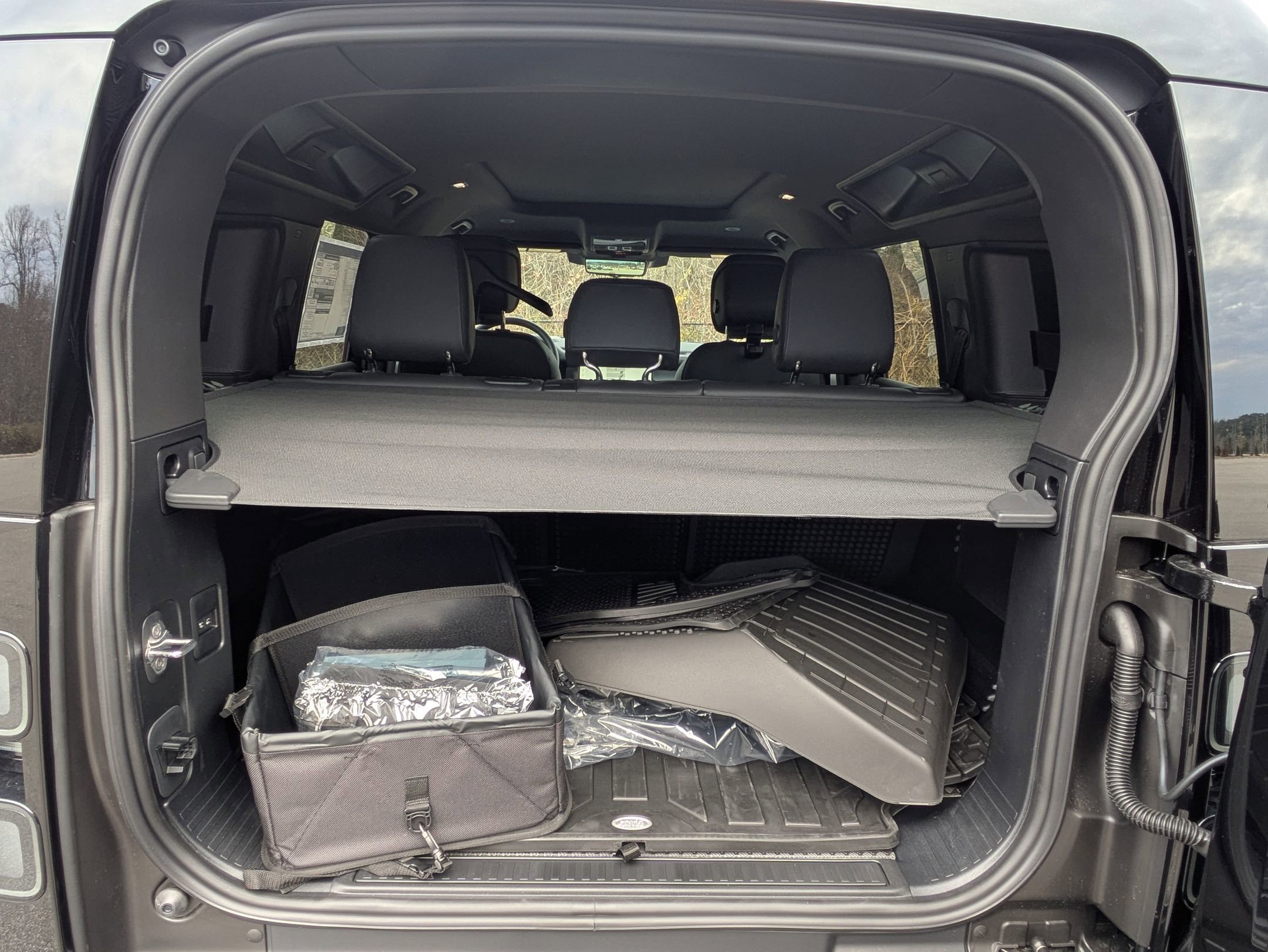 New 2026 Land Rover Defender 110 X-Dynamic SE image 28