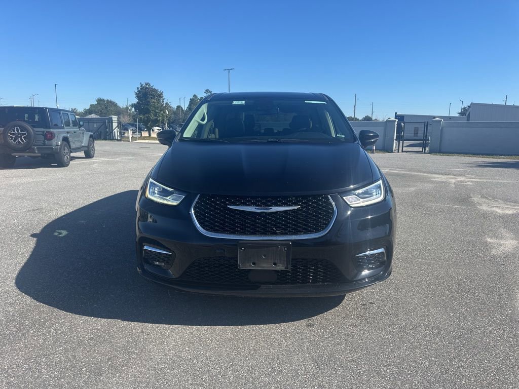 Used 2024 Chrysler Pacifica Limited image 2