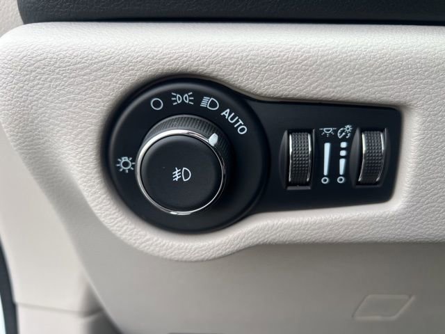 Used 2022 Chrysler Pacifica Touring-L FWD image 28