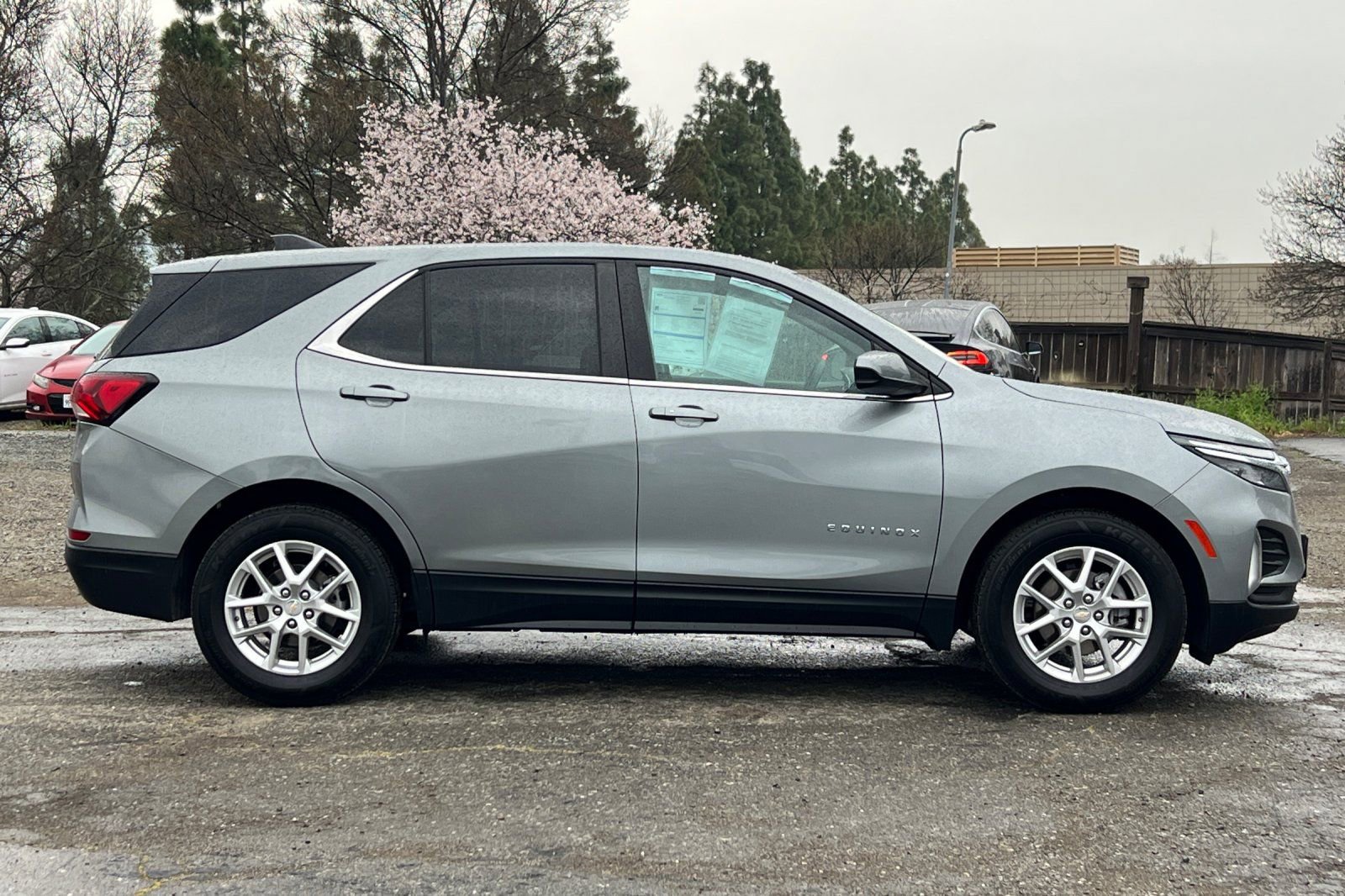Used 2023 Chevrolet Equinox LT image 3