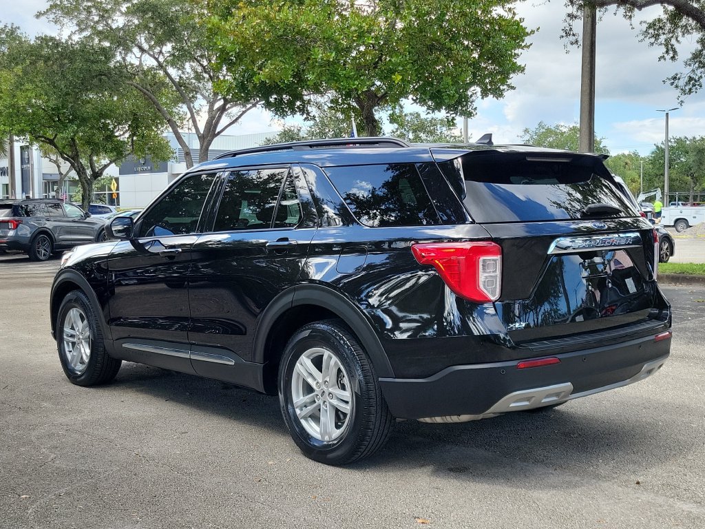 Used 2023 Ford Explorer XLT w/ Equipment Group 202A RWD image 4
