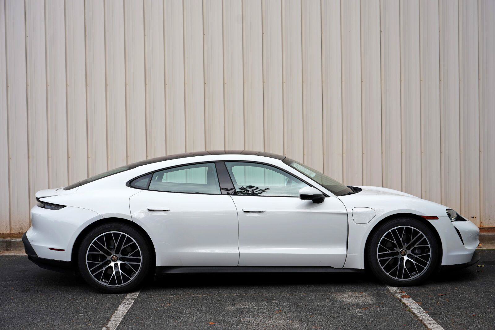 Used 2022 Porsche Taycan RWD image 54