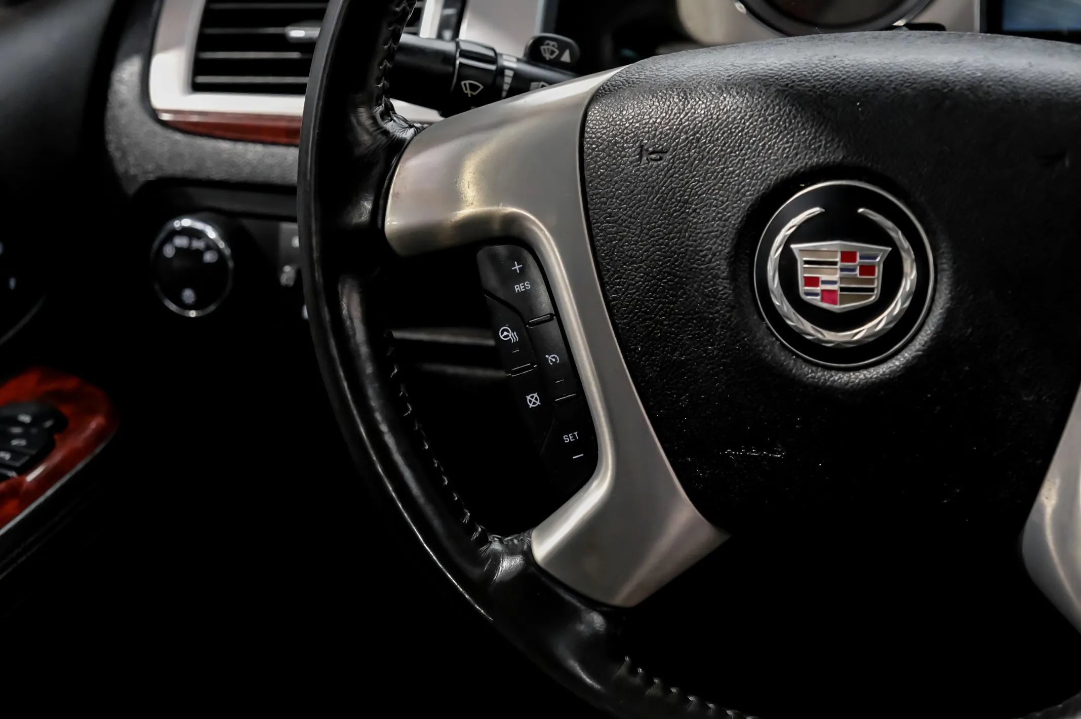 Used 2012 Cadillac Escalade EXT Premium AWD/4WD image 22