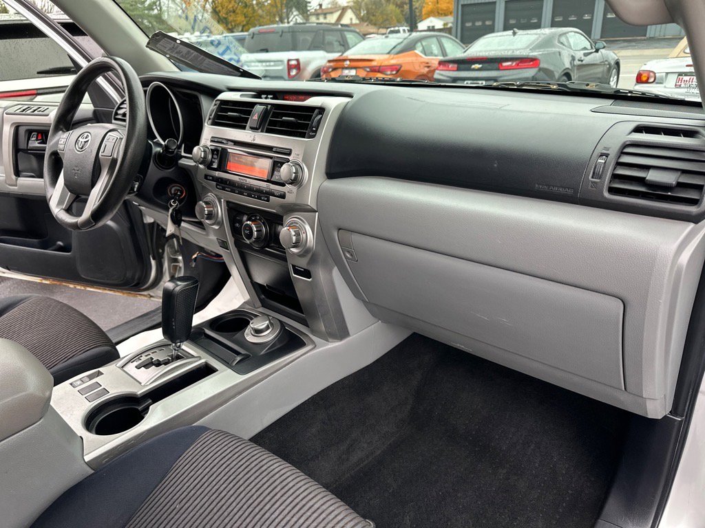 Used 2013 Toyota 4Runner SR5 w/ Convenience Pkg image 19