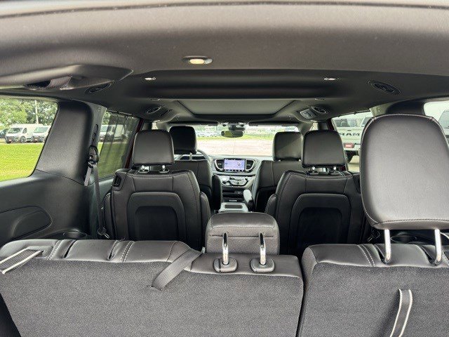 New 2026 Chrysler Pacifica Select image 38