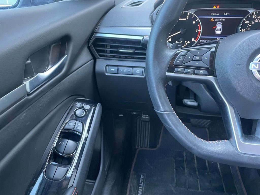 Used 2025 Nissan Altima 2.5 SR FWD image 12