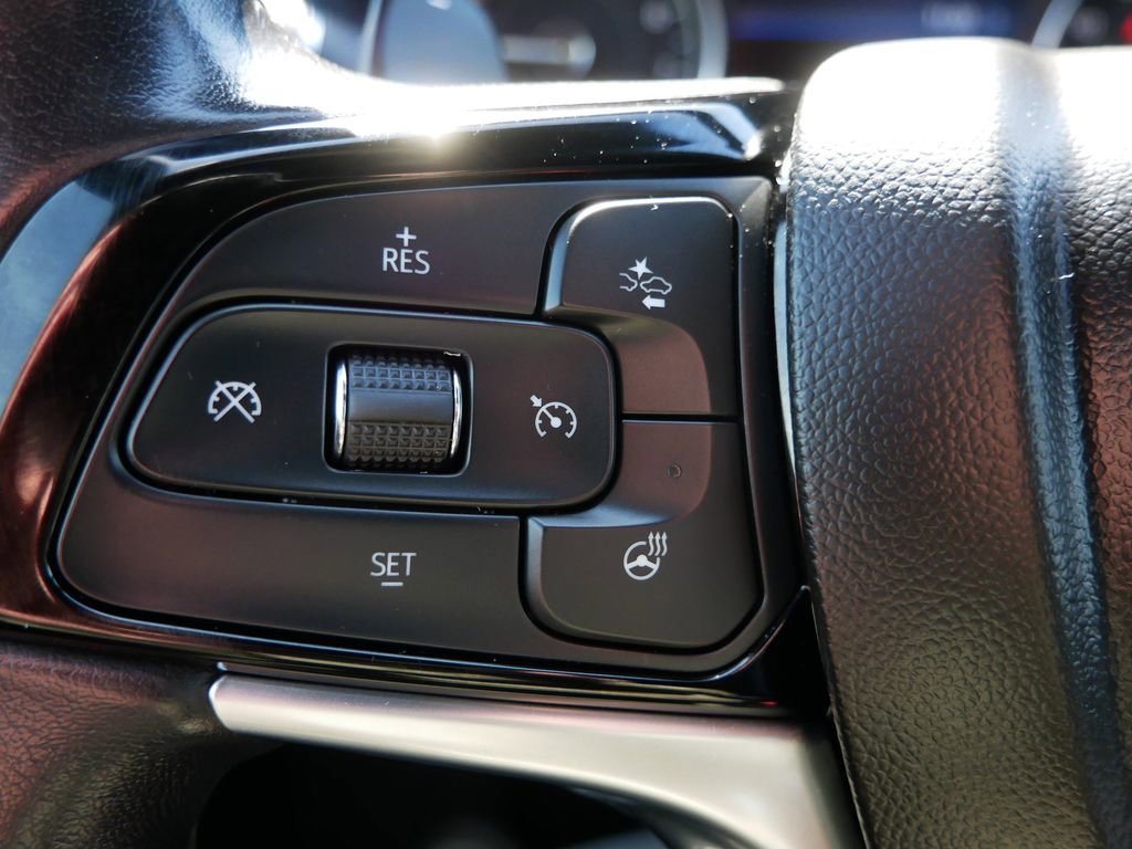 Used 2023 Buick Enclave Essence AWD/4WD image 32